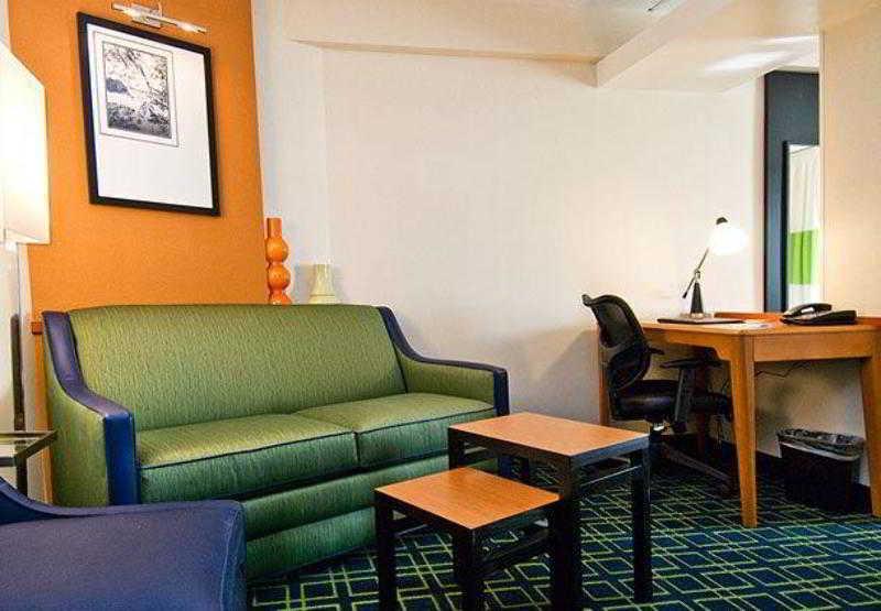 Fairfield Inn And Suites By Marriott Plainville Экстерьер фото